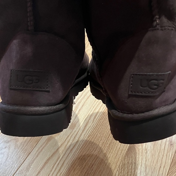 NWOB UGG Brown Suede Shearling Boots - Picture 3 of 8